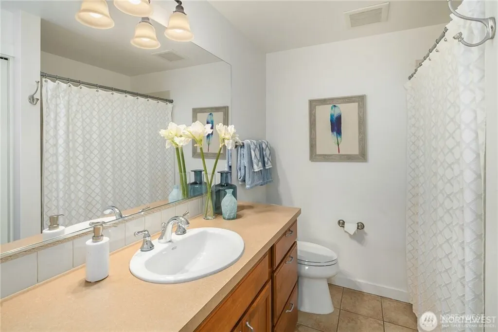 213 18th Avenue E #A, Seattle, WA 98122