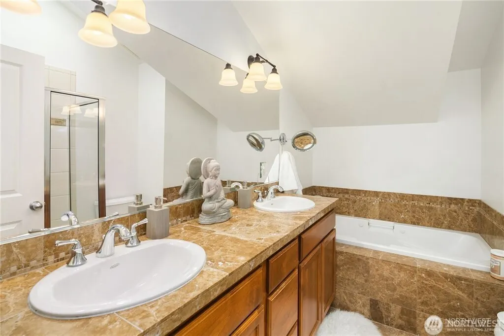 213 18th Avenue E #A, Seattle, WA 98122