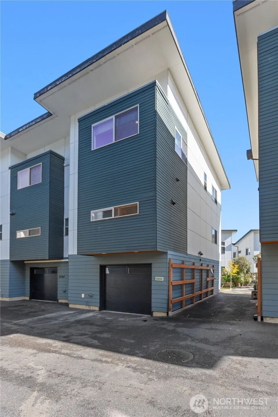 4244 S Greenbelt Station Drive , Seattle, WA 98118