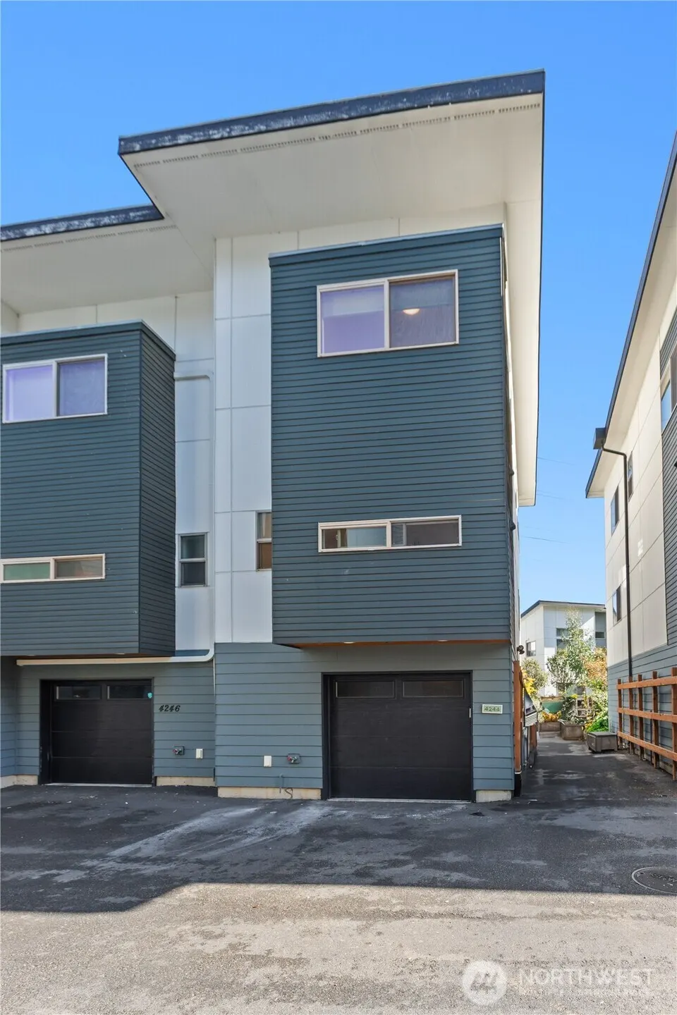 4244 S Greenbelt Station Drive , Seattle, WA 98118
