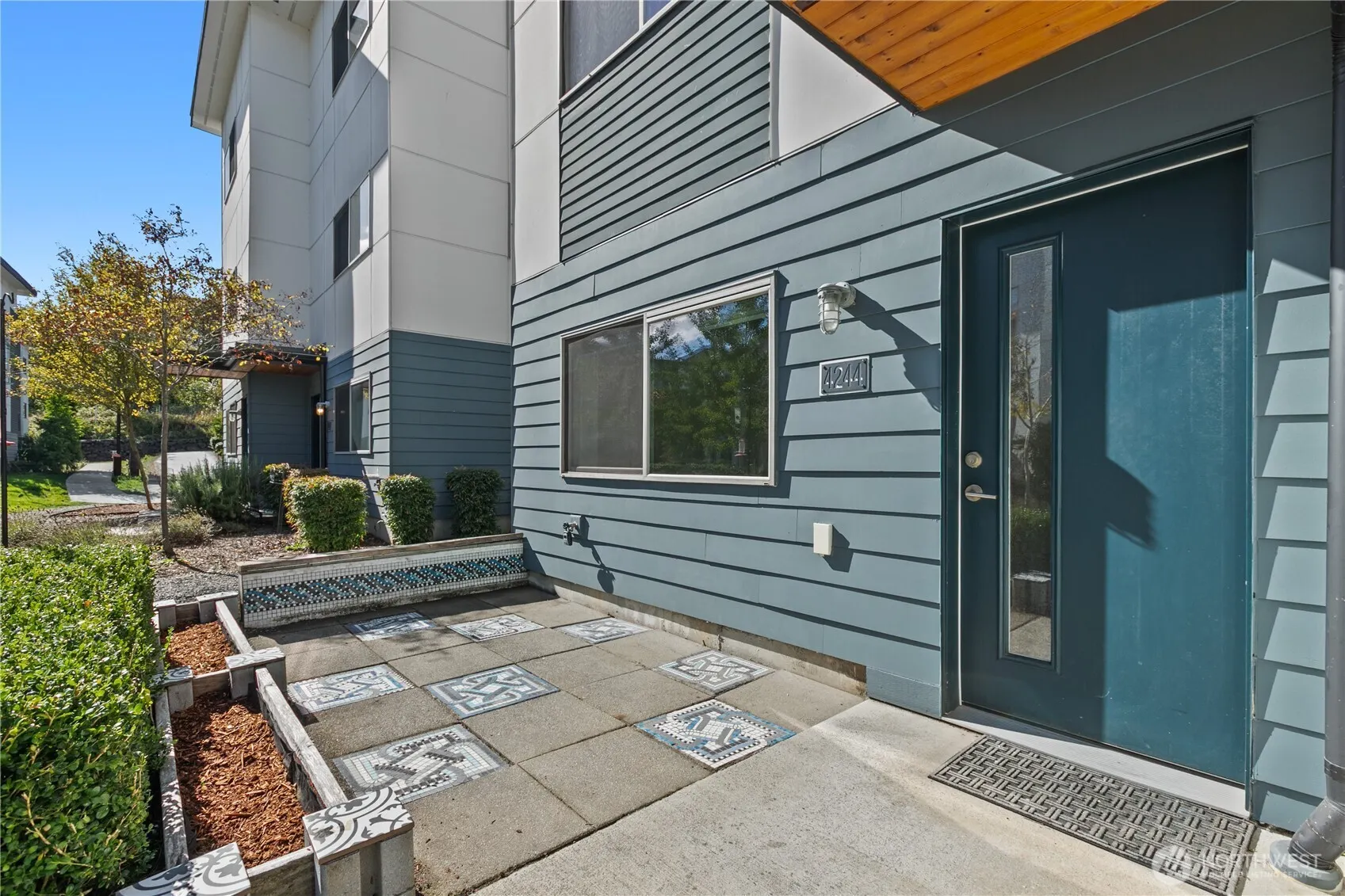4244 S Greenbelt Station Drive , Seattle, WA 98118