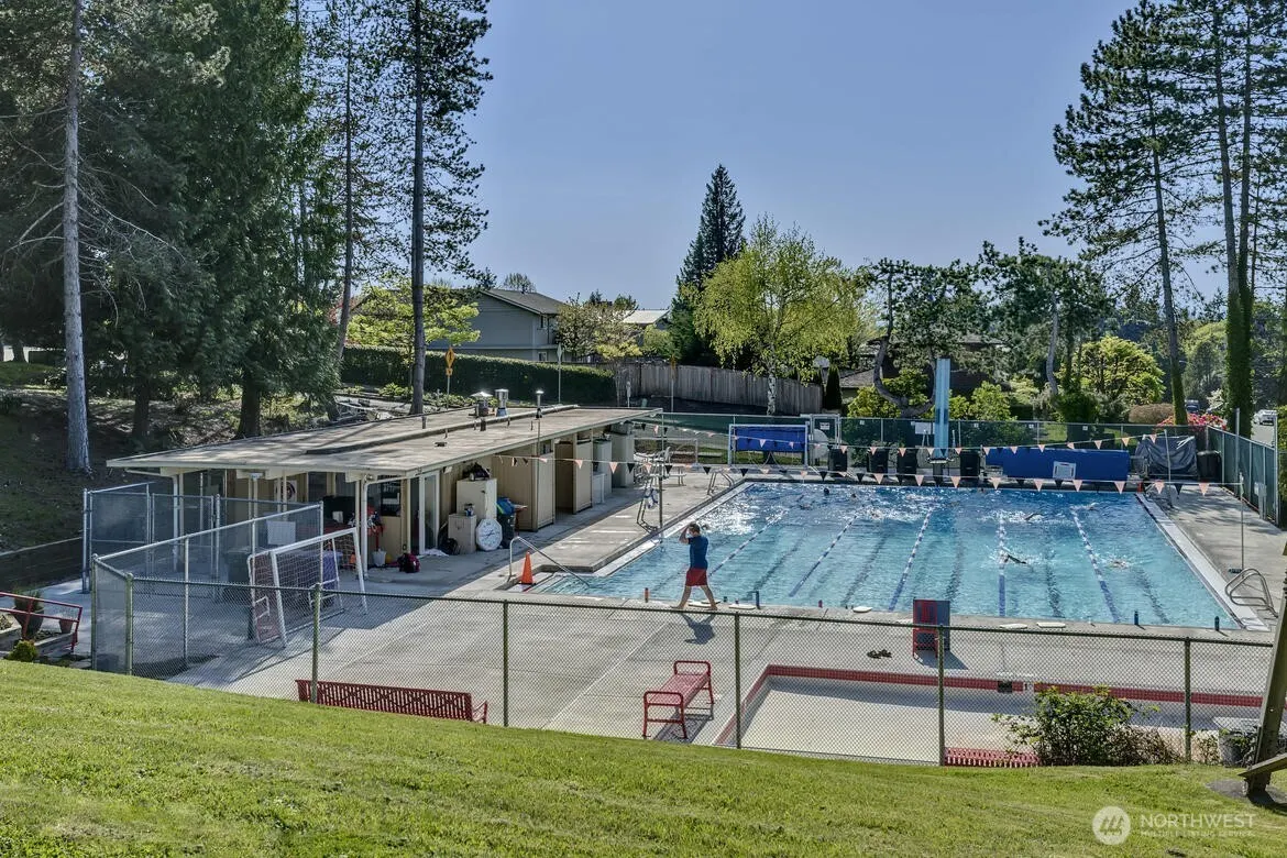 2037 121st Avenue SE, Bellevue, WA 98005