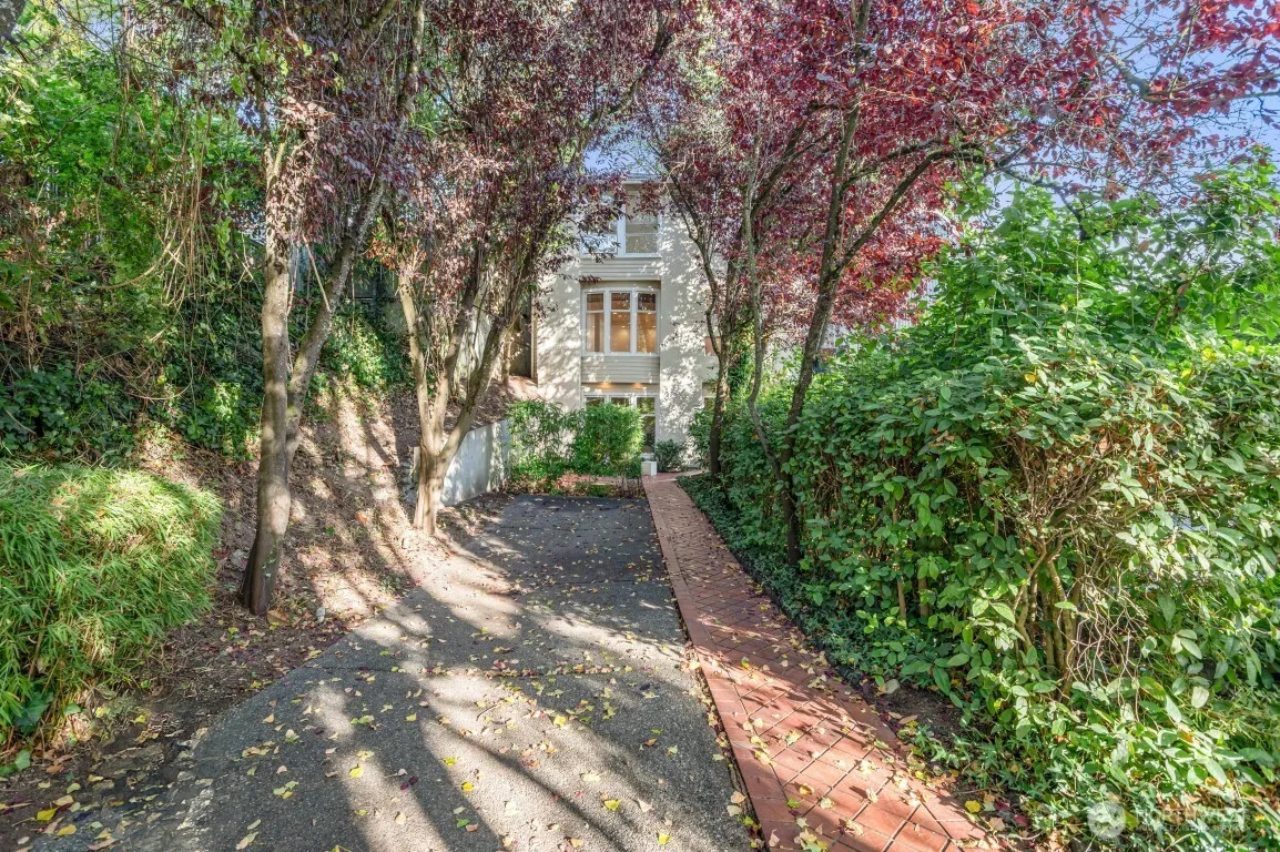 2216 19th Avenue E, Seattle, WA 98112