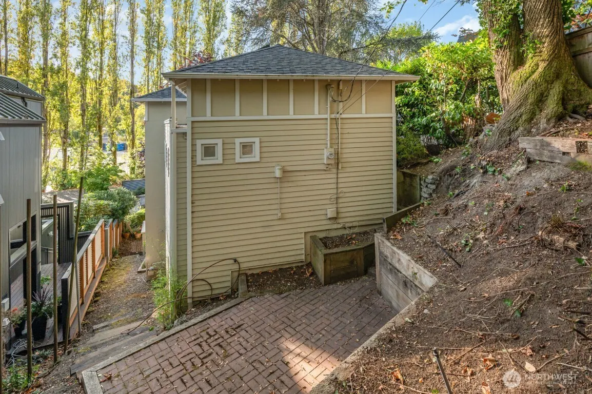 2216 19th Avenue E, Seattle, WA 98112