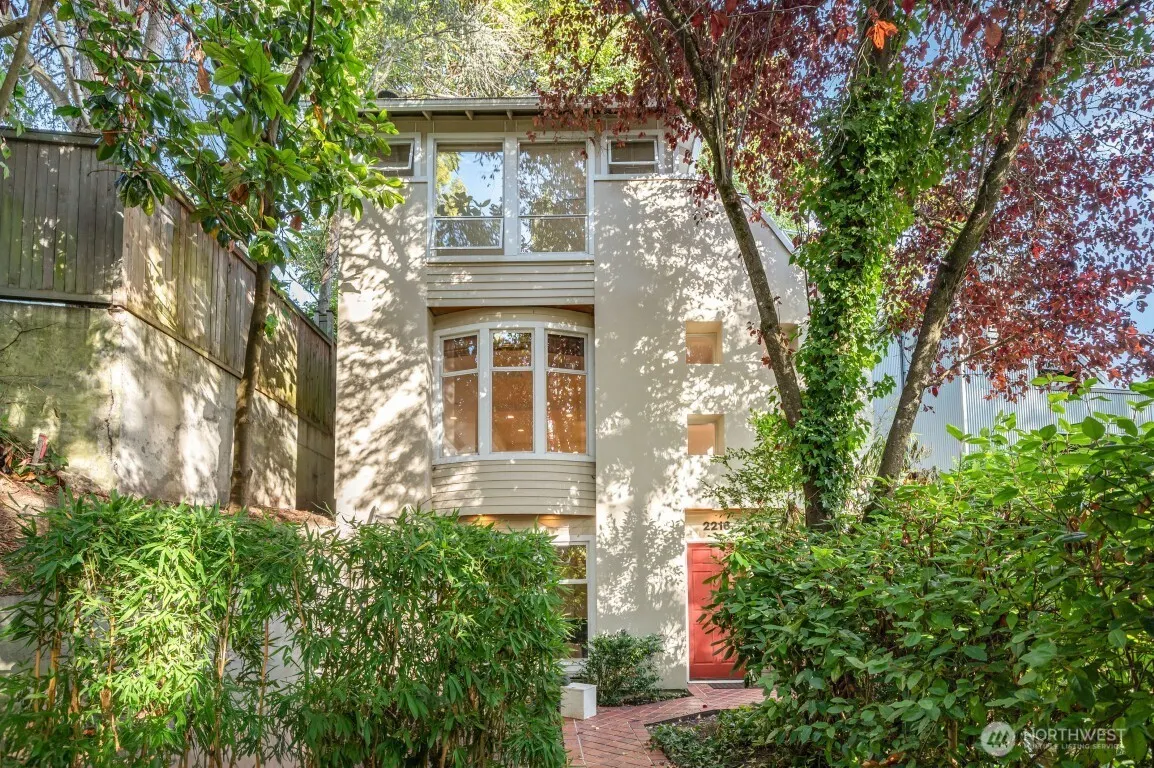 2216 19th Avenue E, Seattle, WA 98112
