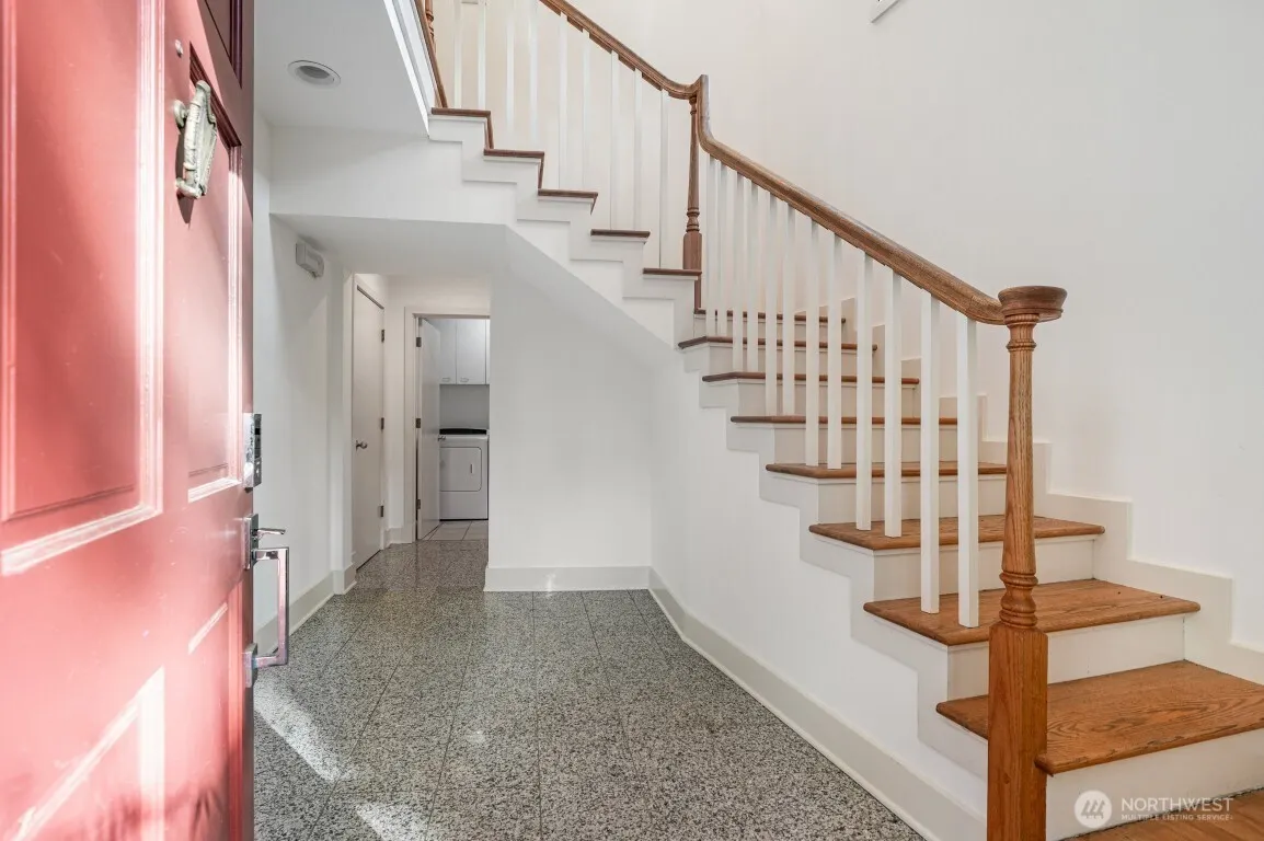 2216 19th Avenue E, Seattle, WA 98112