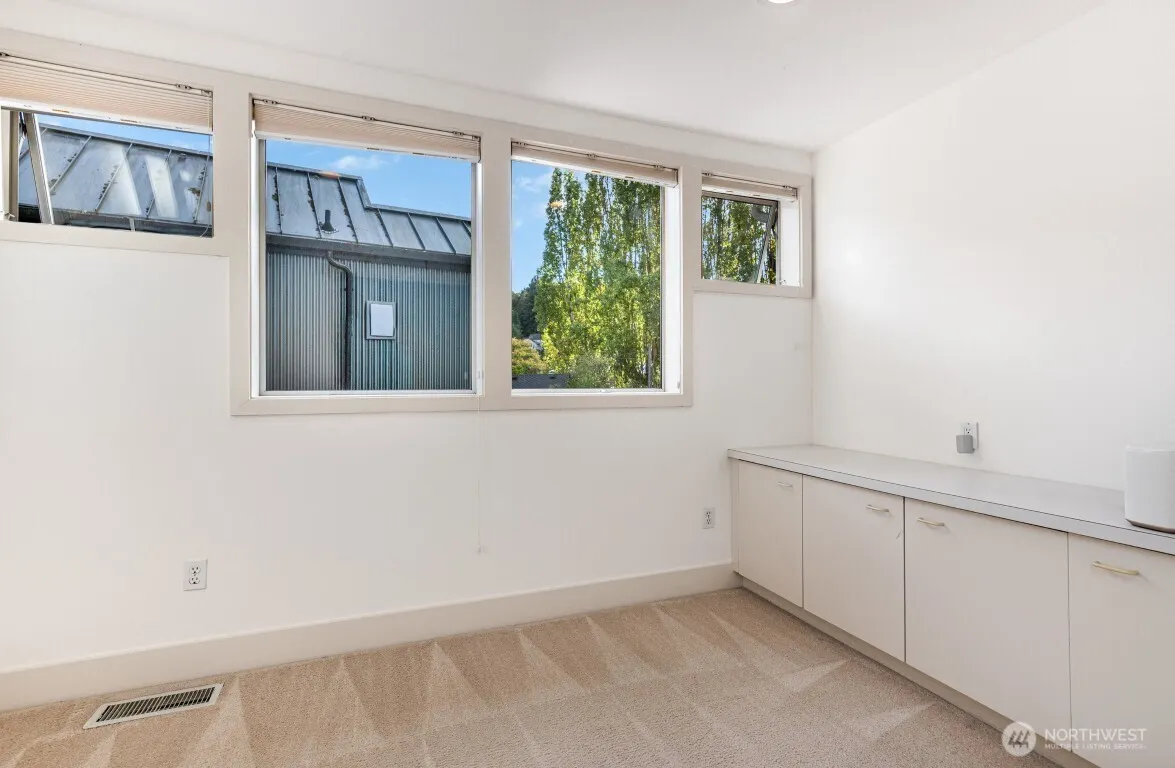 2216 19th Avenue E, Seattle, WA 98112