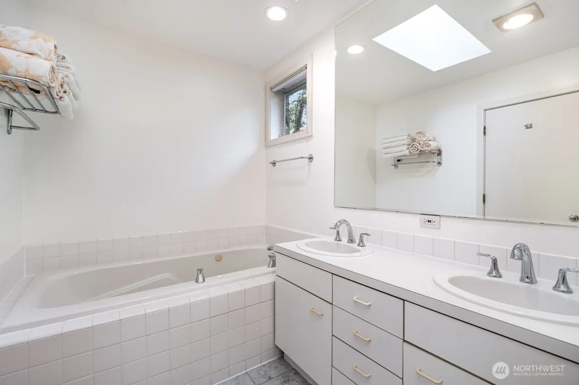 2216 19th Avenue E, Seattle, WA 98112