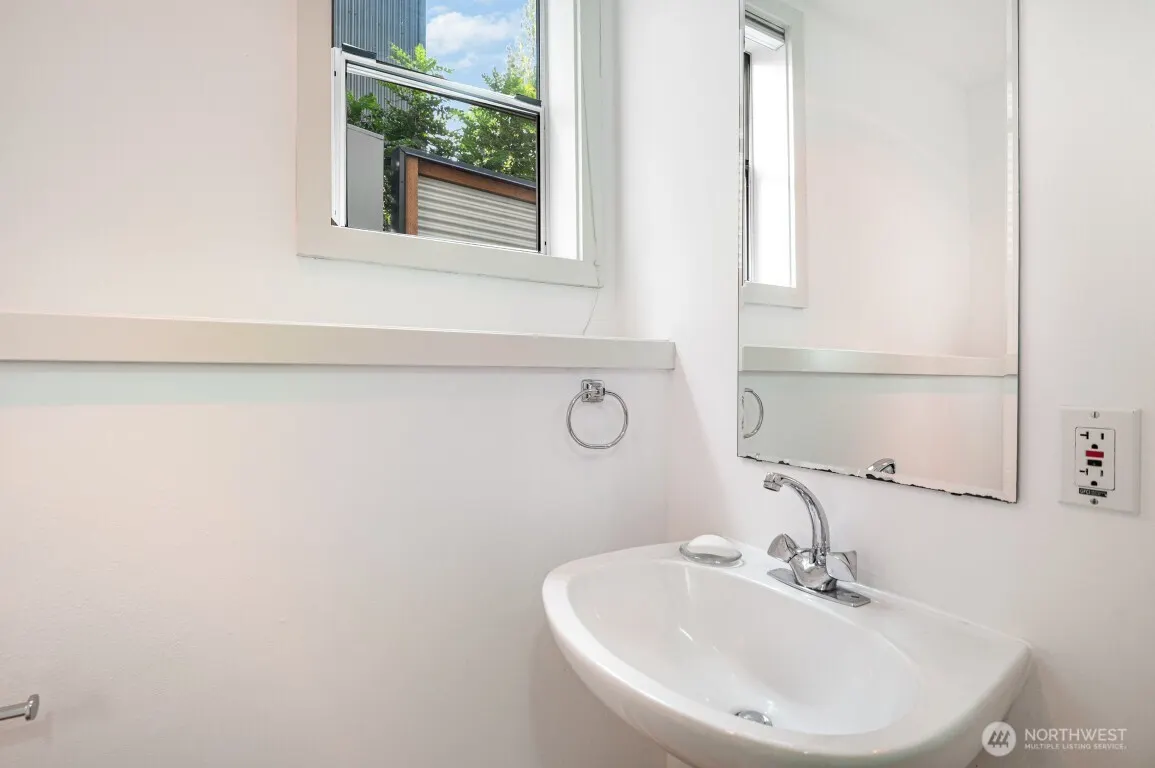 2216 19th Avenue E, Seattle, WA 98112