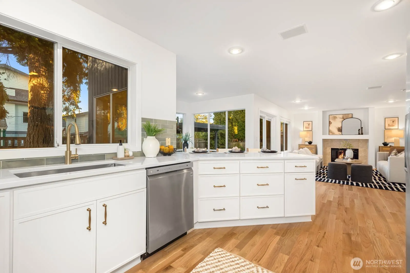 4922 SW Hudson Street , Seattle, WA 98116