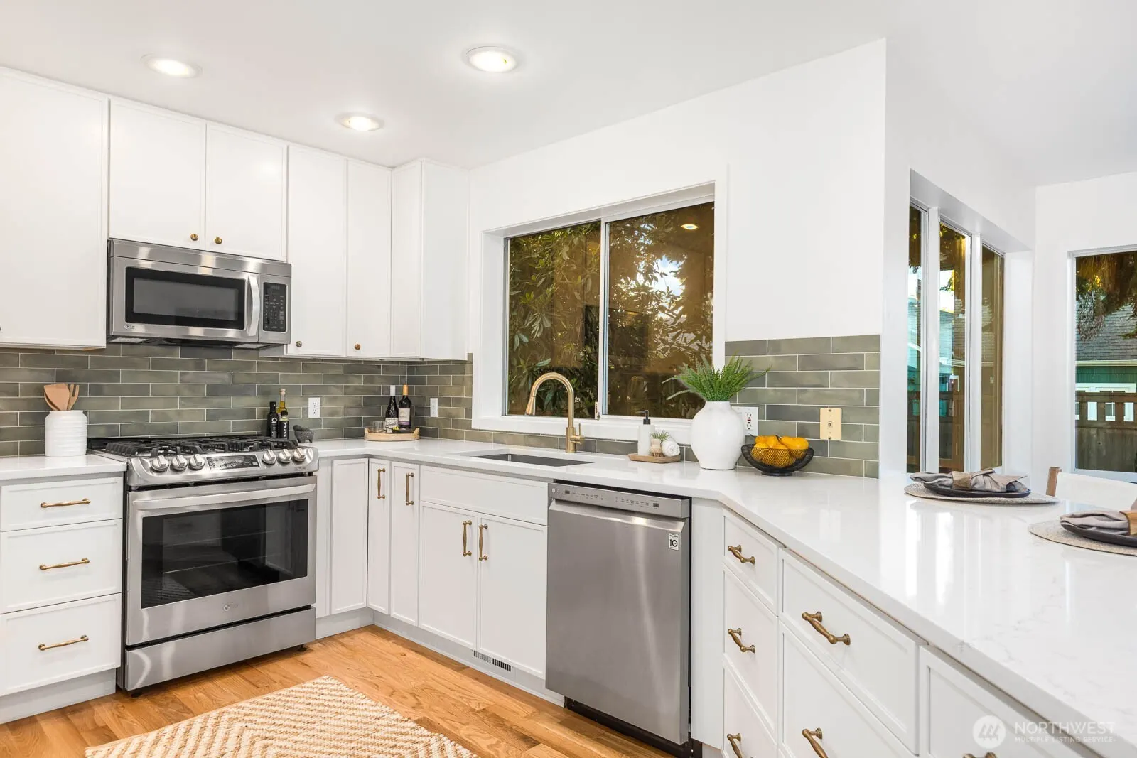 4922 SW Hudson Street , Seattle, WA 98116