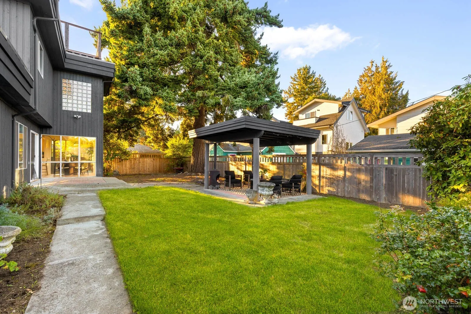 4922 SW Hudson Street , Seattle, WA 98116