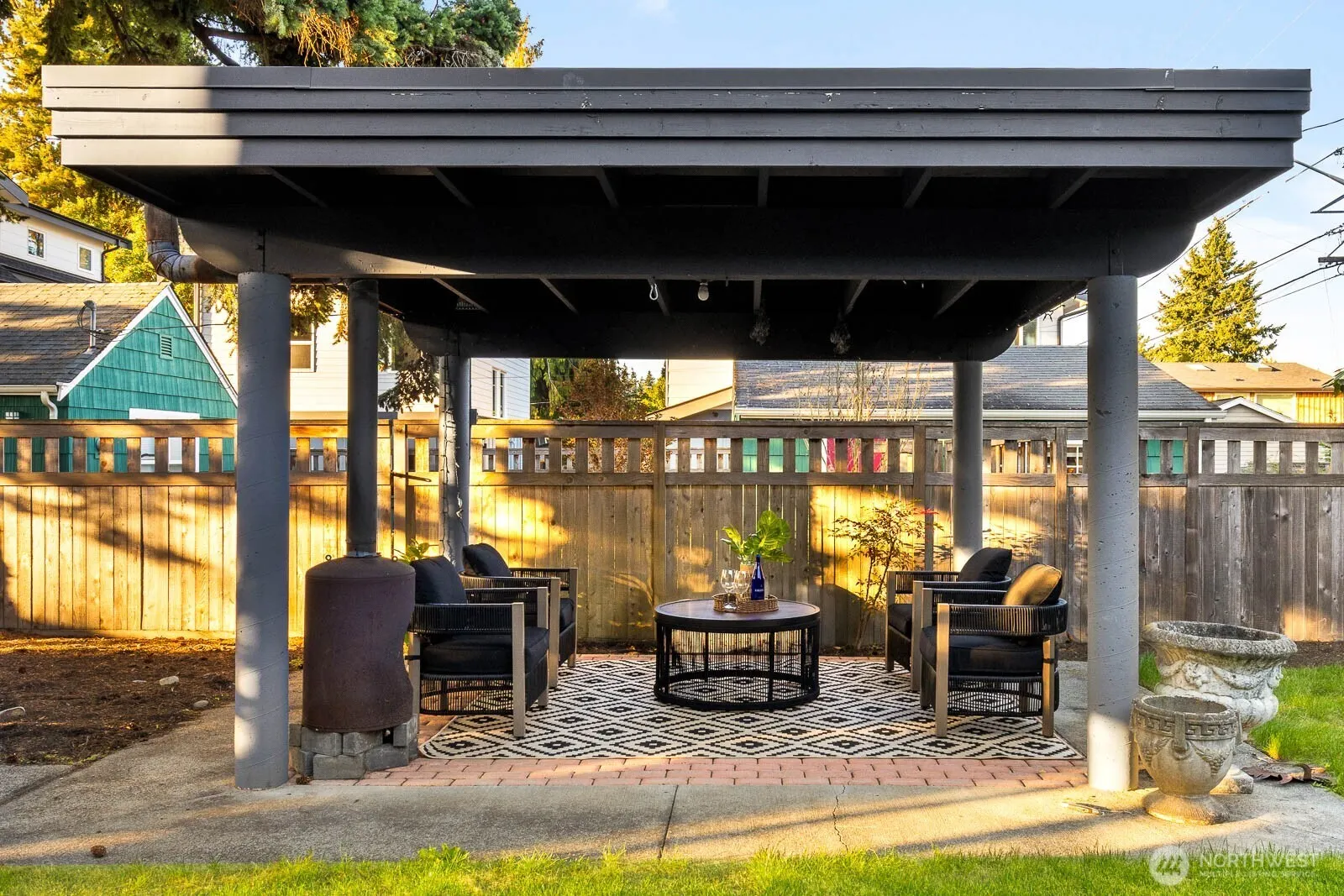 4922 SW Hudson Street , Seattle, WA 98116