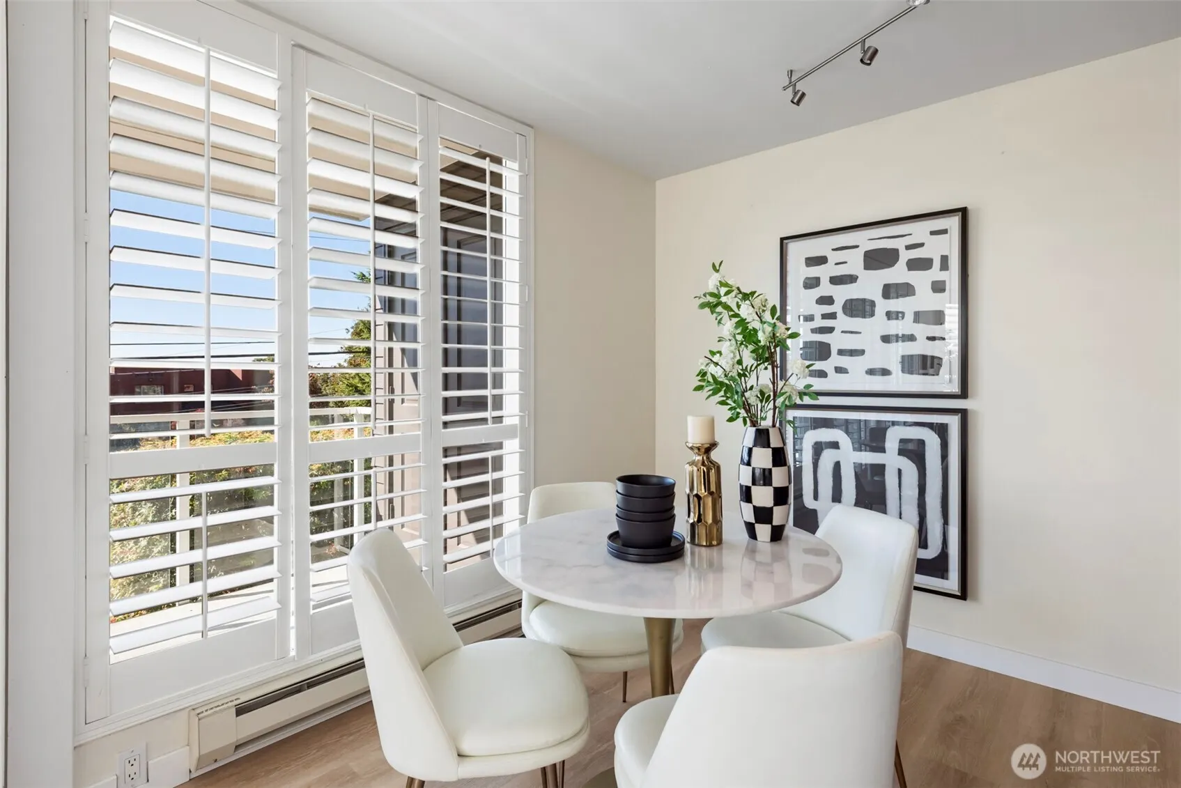 500 W Olympic Place #203, Seattle, WA 98119