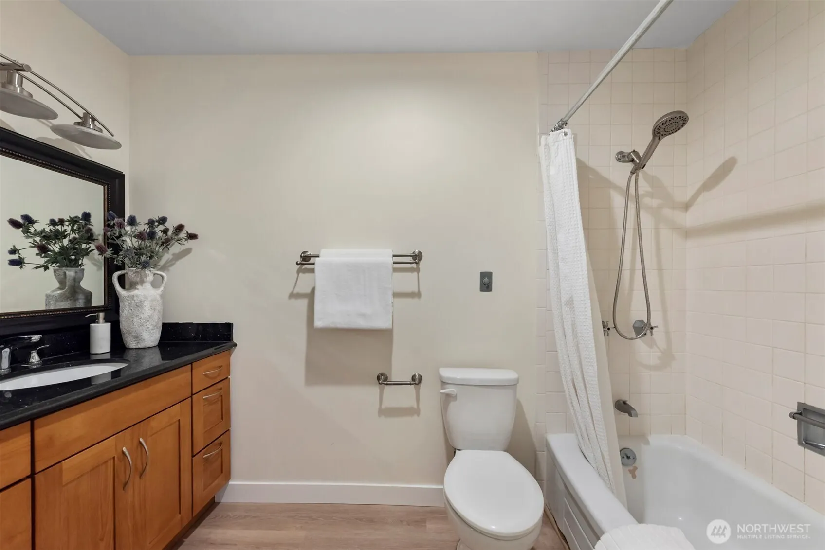 500 W Olympic Place #203, Seattle, WA 98119