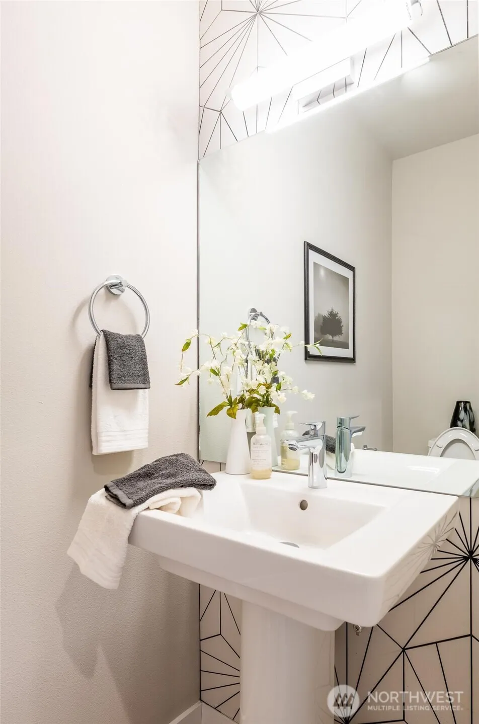 527 S Cloverdale Street #D, Seattle, WA 98108