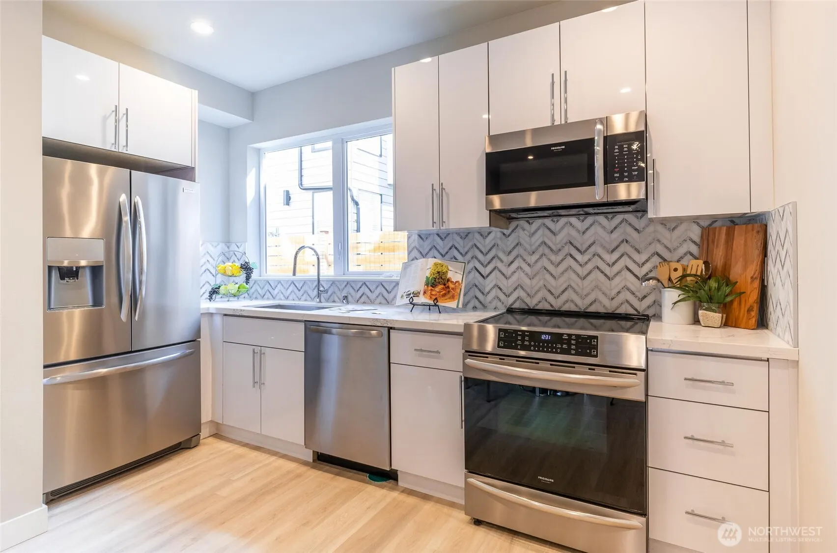 527 S Cloverdale Street #D, Seattle, WA 98108
