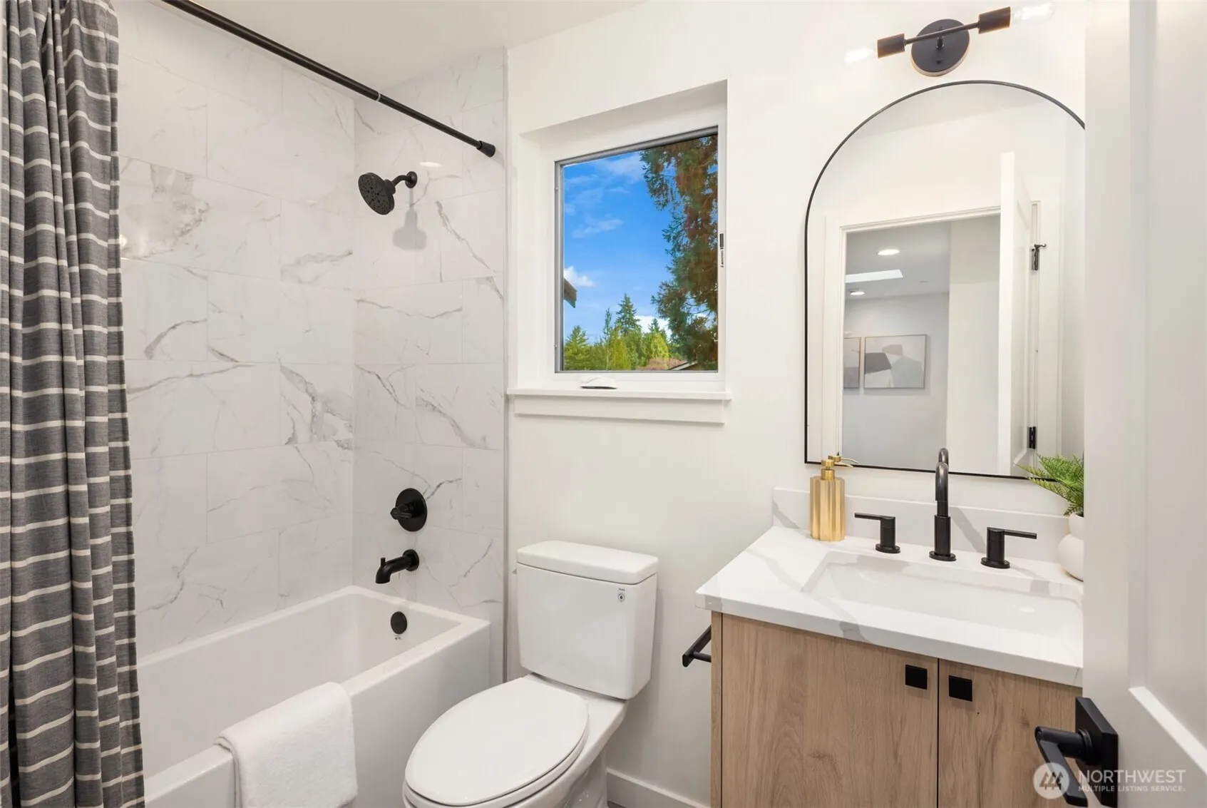 11125 105th Avenue NE, Kirkland, WA 98033