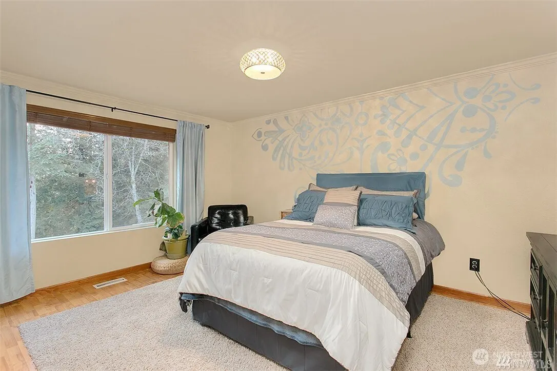 8901 NE 144th Street , Kirkland, WA 98034