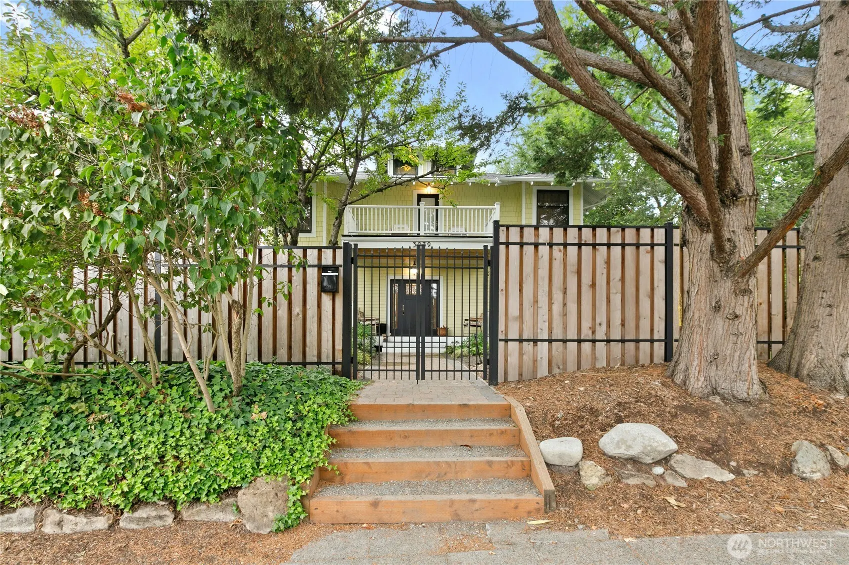3939 Burke Avenue N, Seattle, WA 98103
