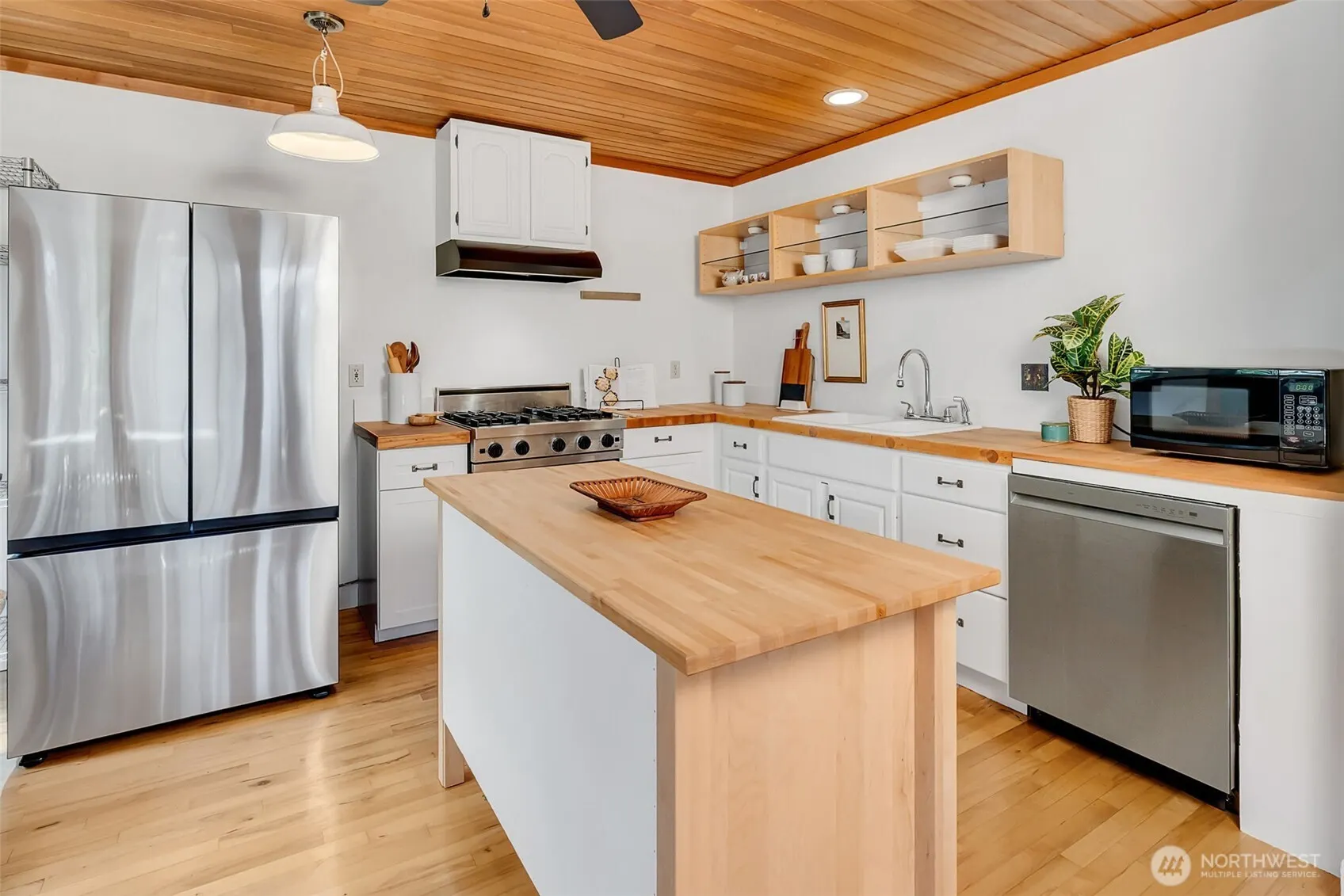 5141 S Mead Street , Seattle, WA 98118-2934