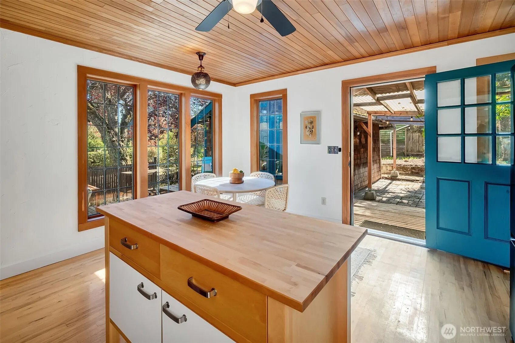 5141 S Mead Street , Seattle, WA 98118-2934