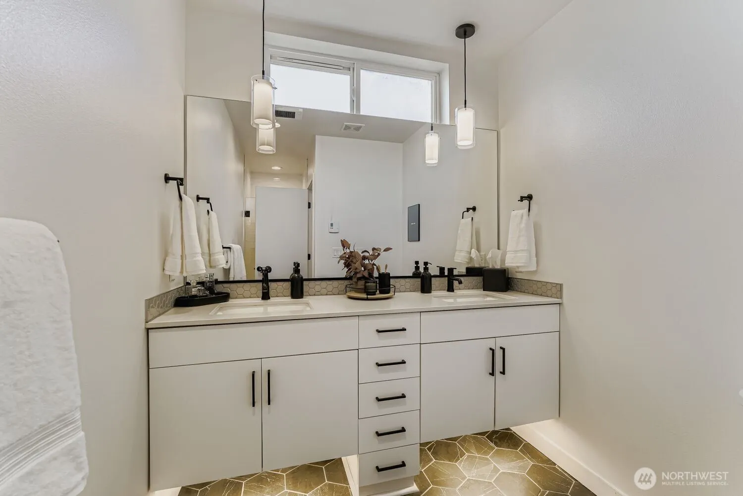 5719 9th Avenue NW, Seattle, WA 98107