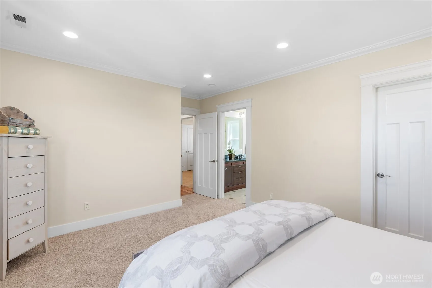 400 NE 50th Street , Seattle, WA 98105