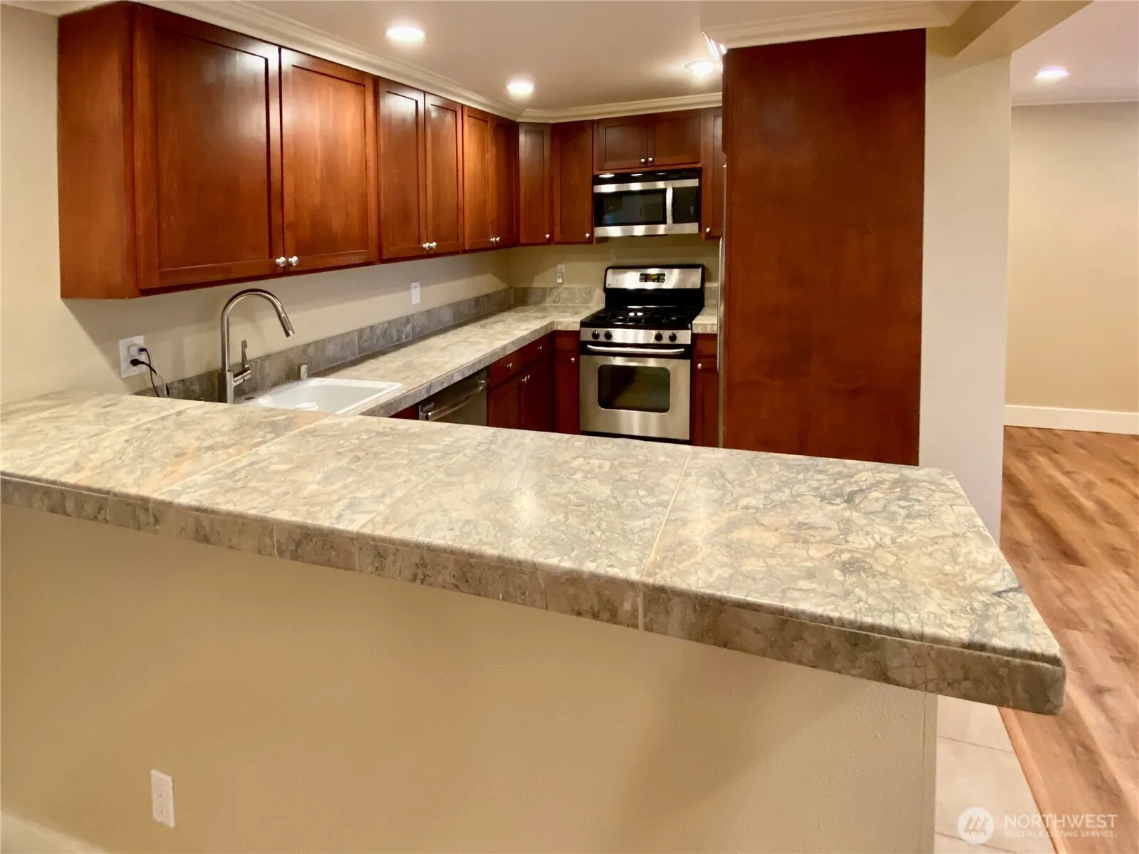 400 NE 50th Street , Seattle, WA 98105