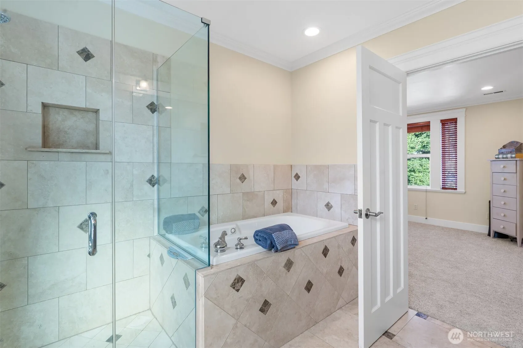 400 NE 50th Street , Seattle, WA 98105