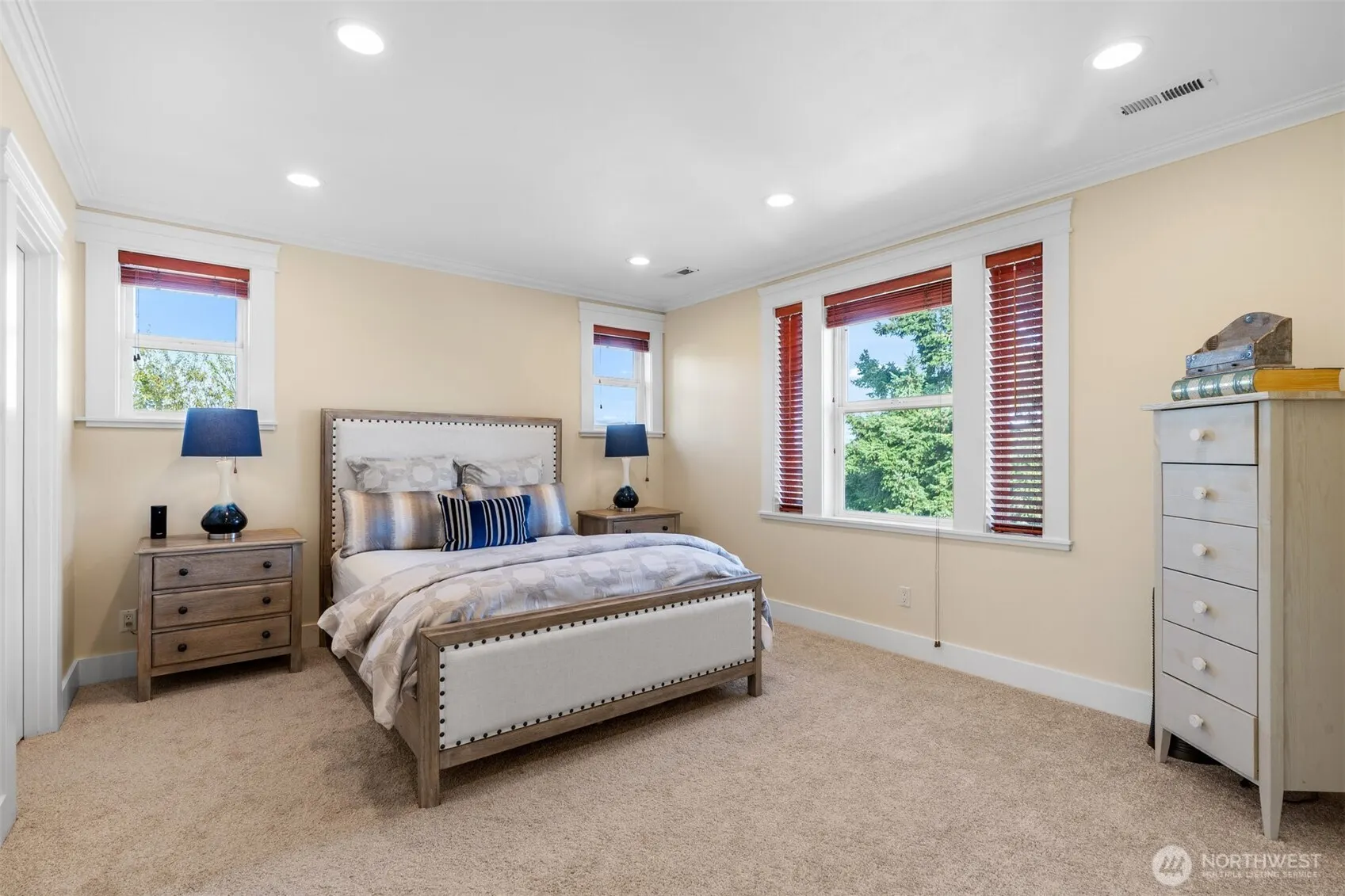 400 NE 50th Street , Seattle, WA 98105