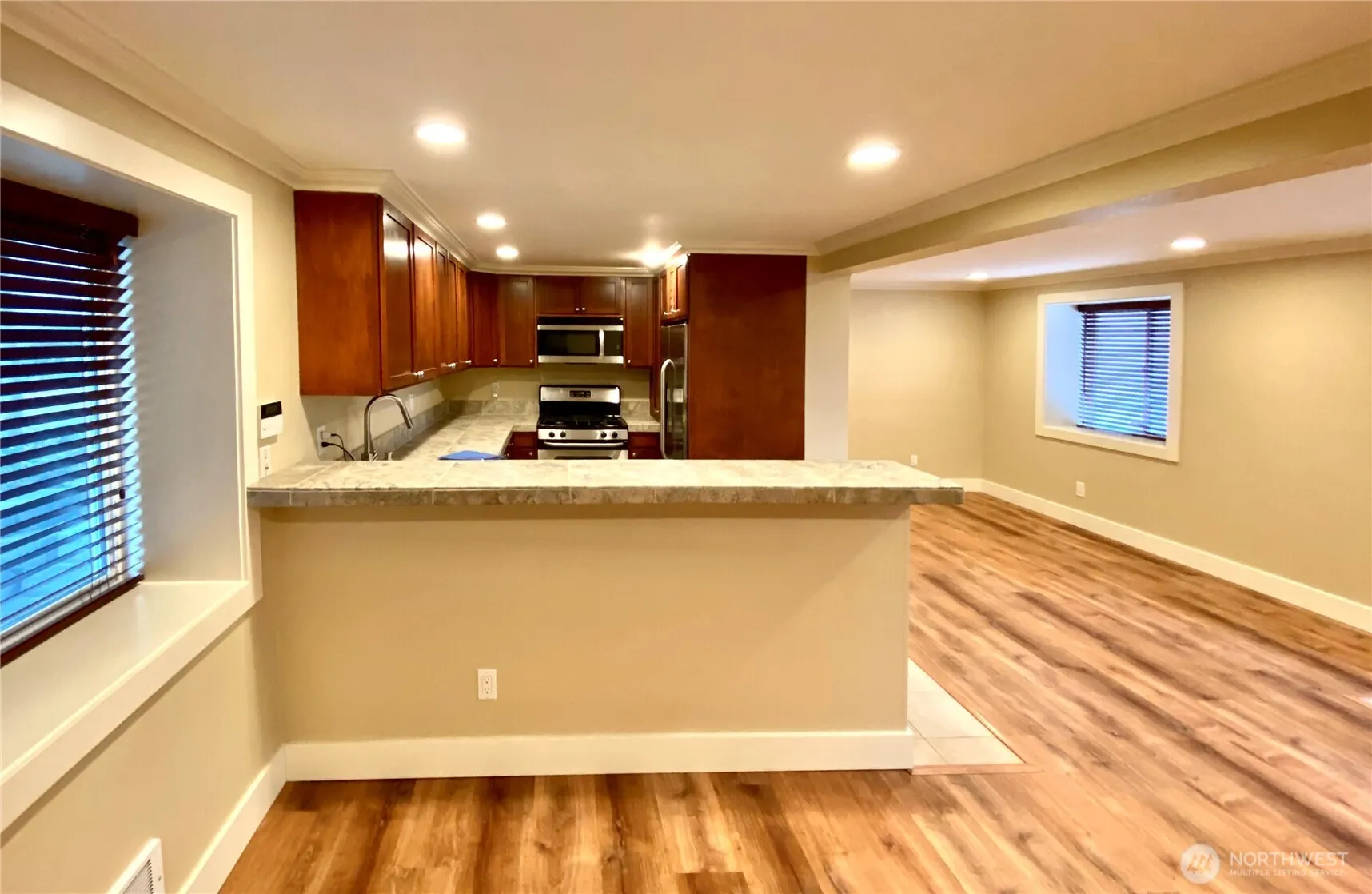 400 NE 50th Street , Seattle, WA 98105