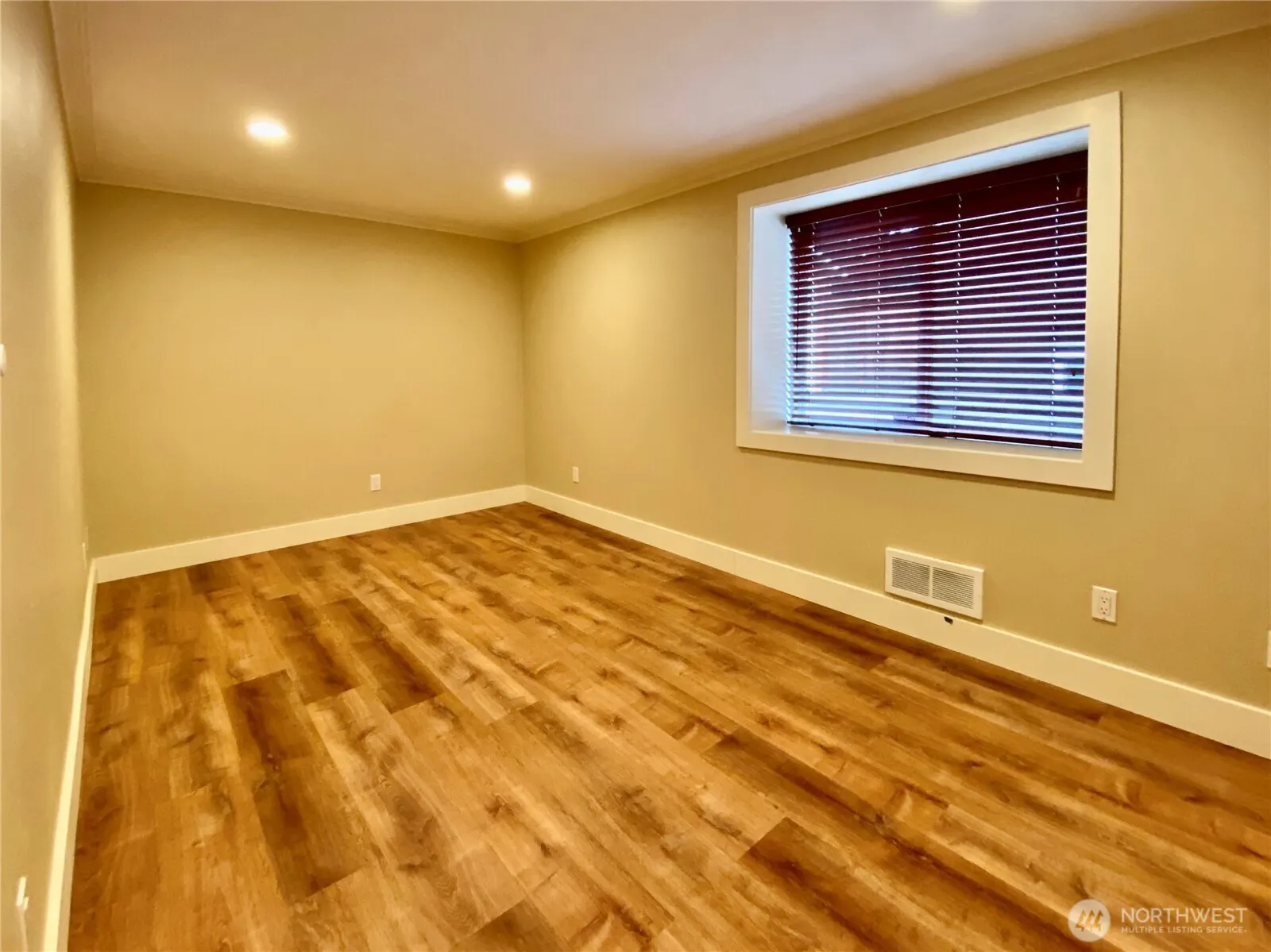 400 NE 50th Street , Seattle, WA 98105