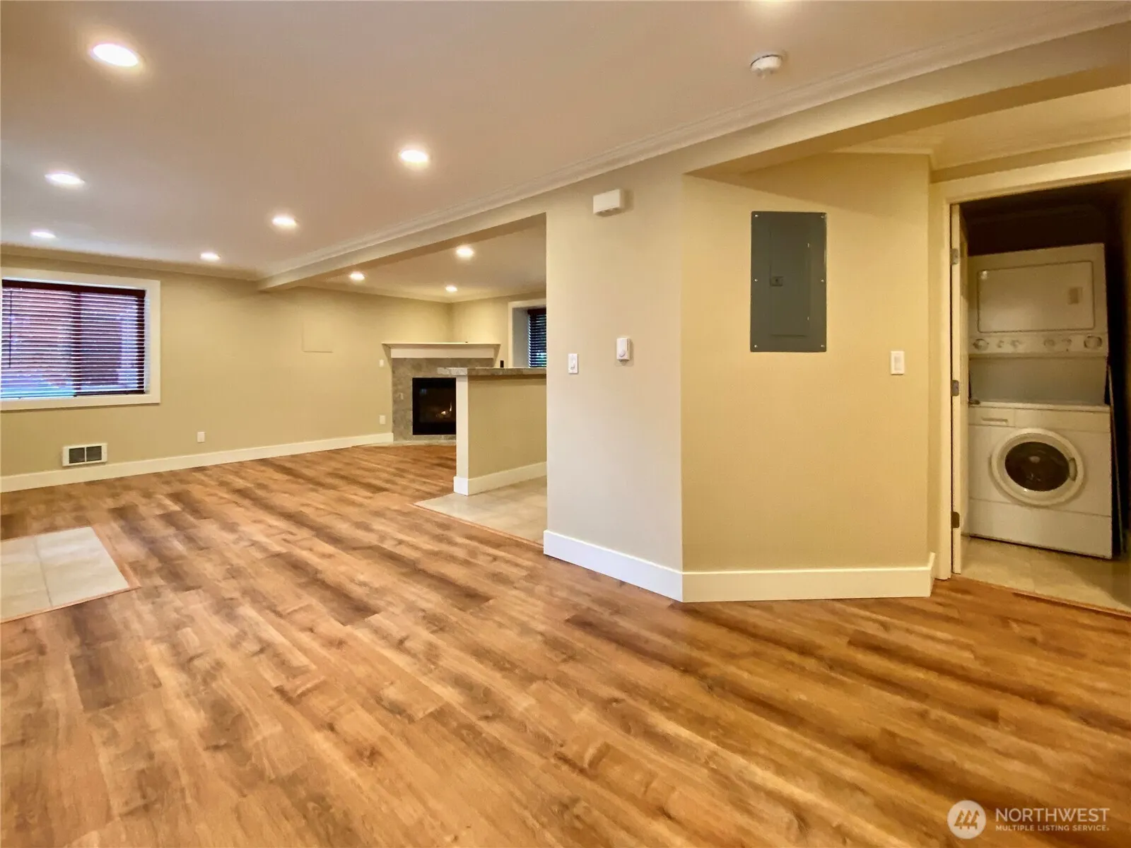 400 NE 50th Street , Seattle, WA 98105