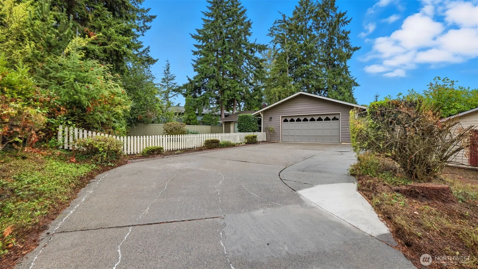 2001 Camas Court SE, Renton, WA 98055-4514