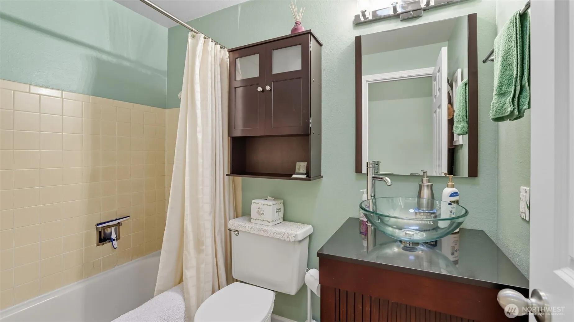 2001 Camas Court SE, Renton, WA 98055-4514