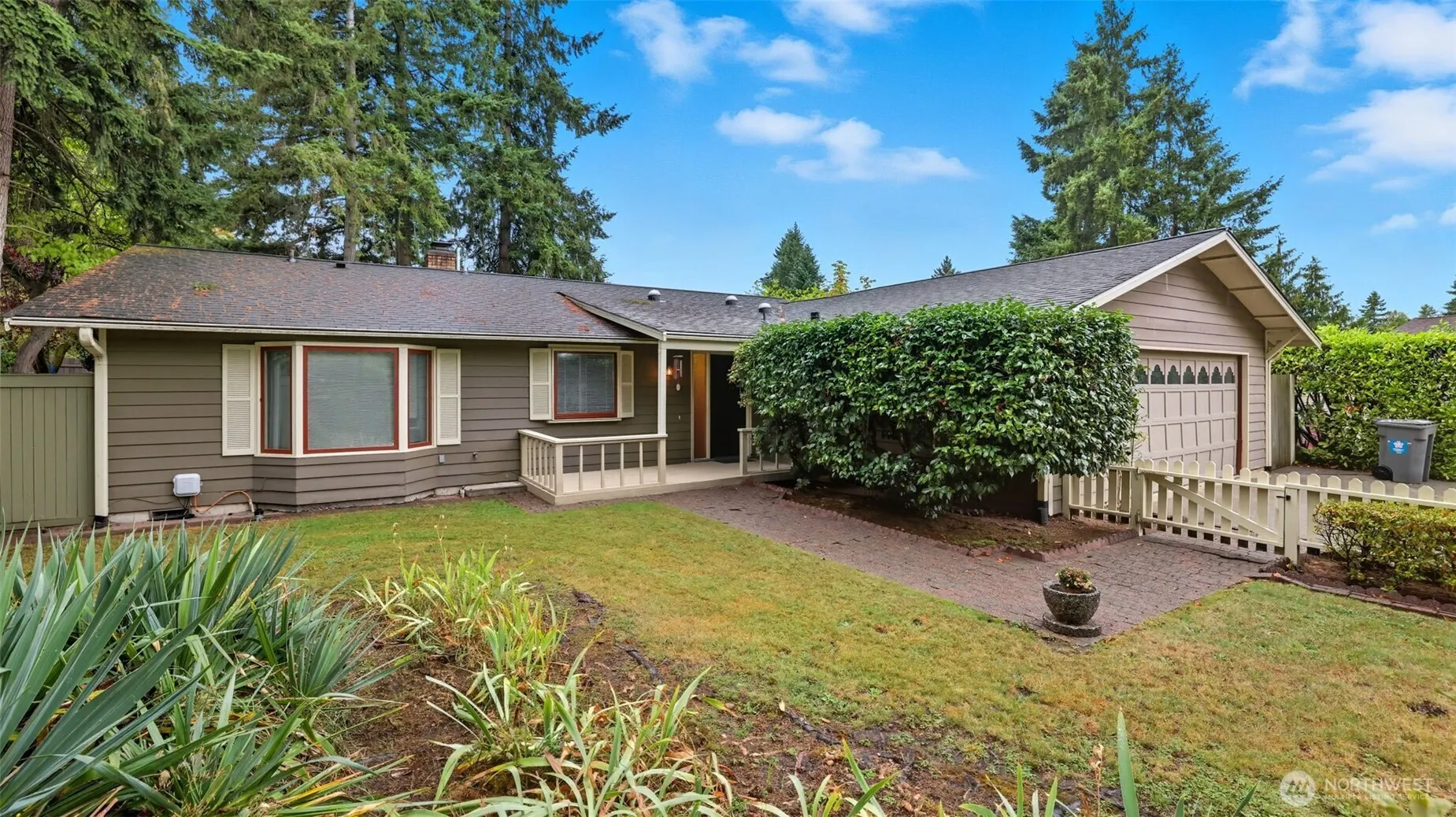 2001 Camas Court SE, Renton, WA 98055-4514
