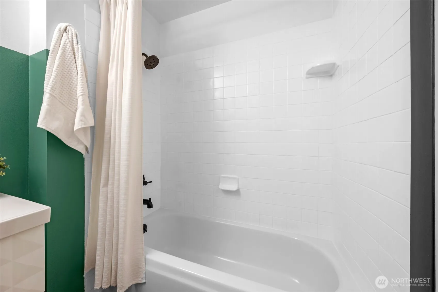 17904 23rd Lane NE #E-301, Seattle, WA 98155