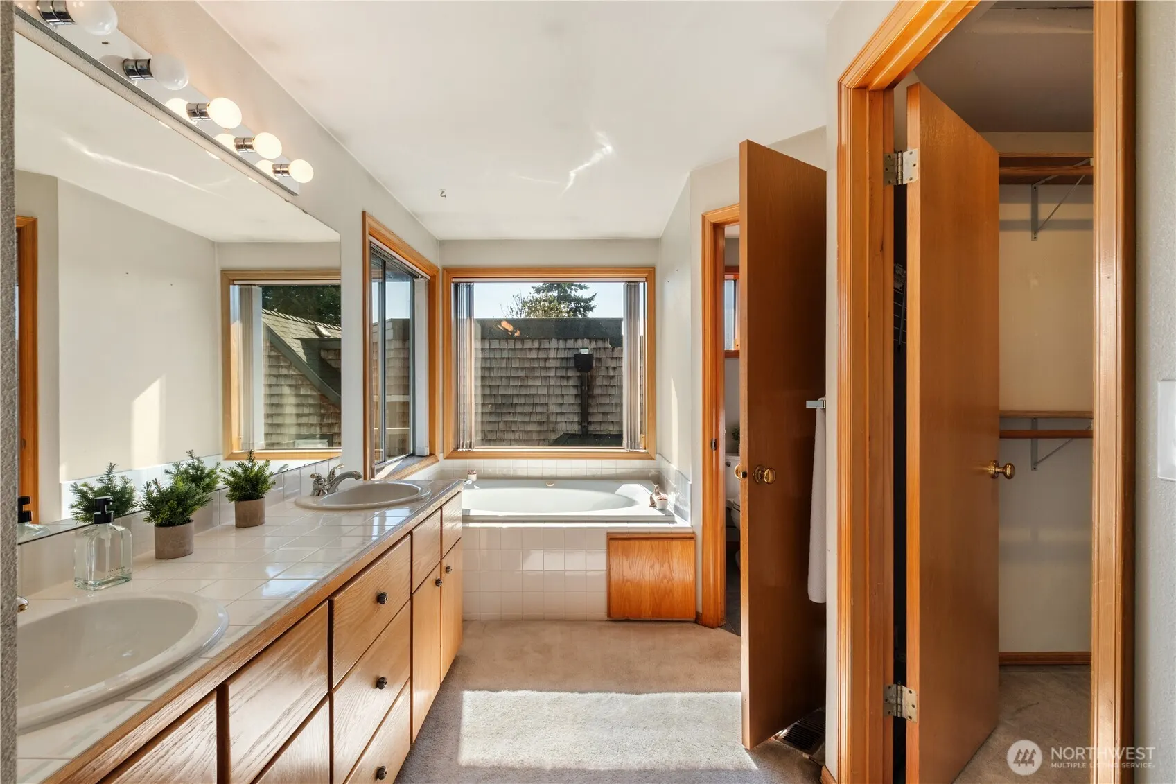 7044 18th Avenue NE, Seattle, WA 98115
