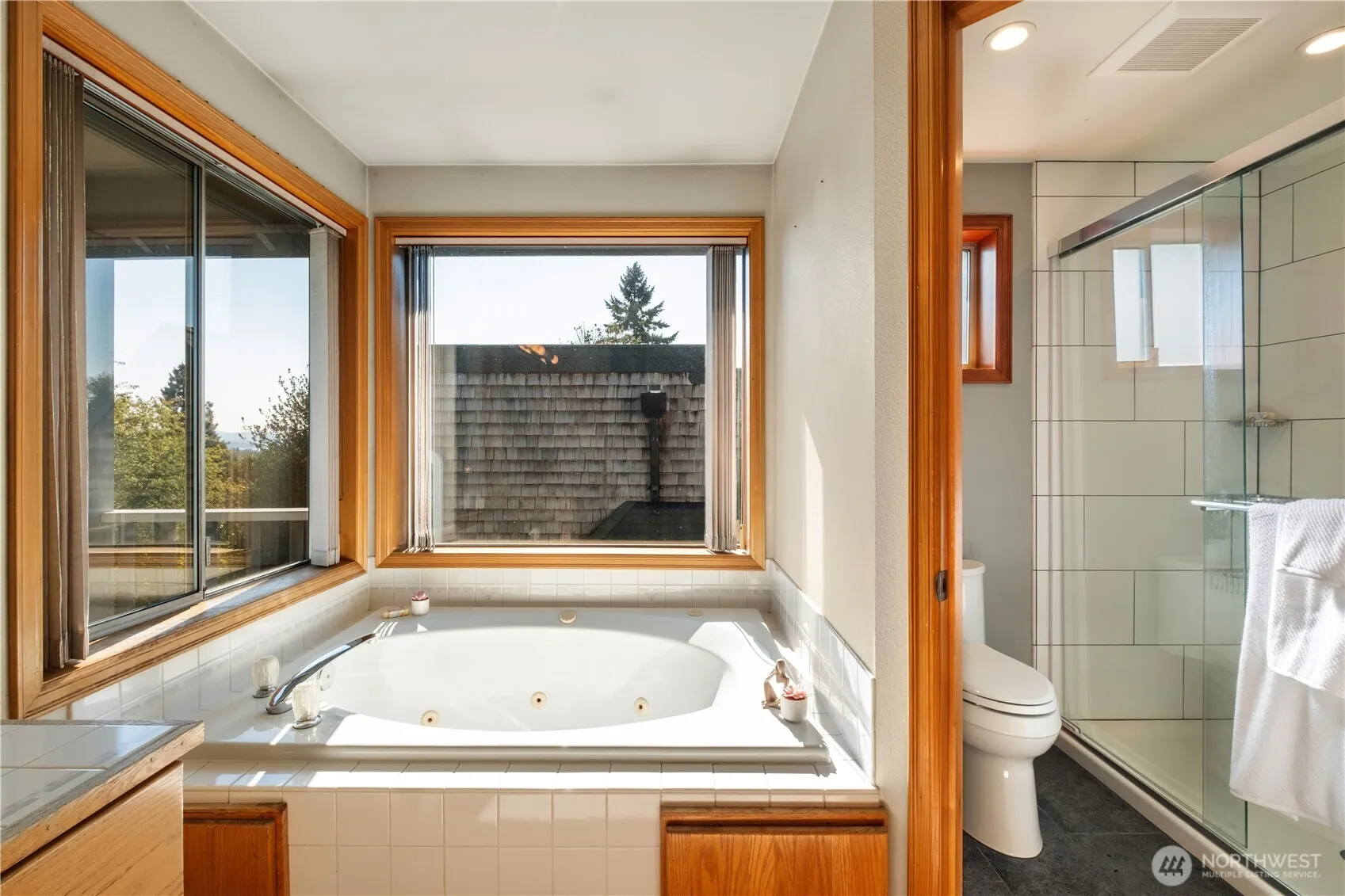 7044 18th Avenue NE, Seattle, WA 98115