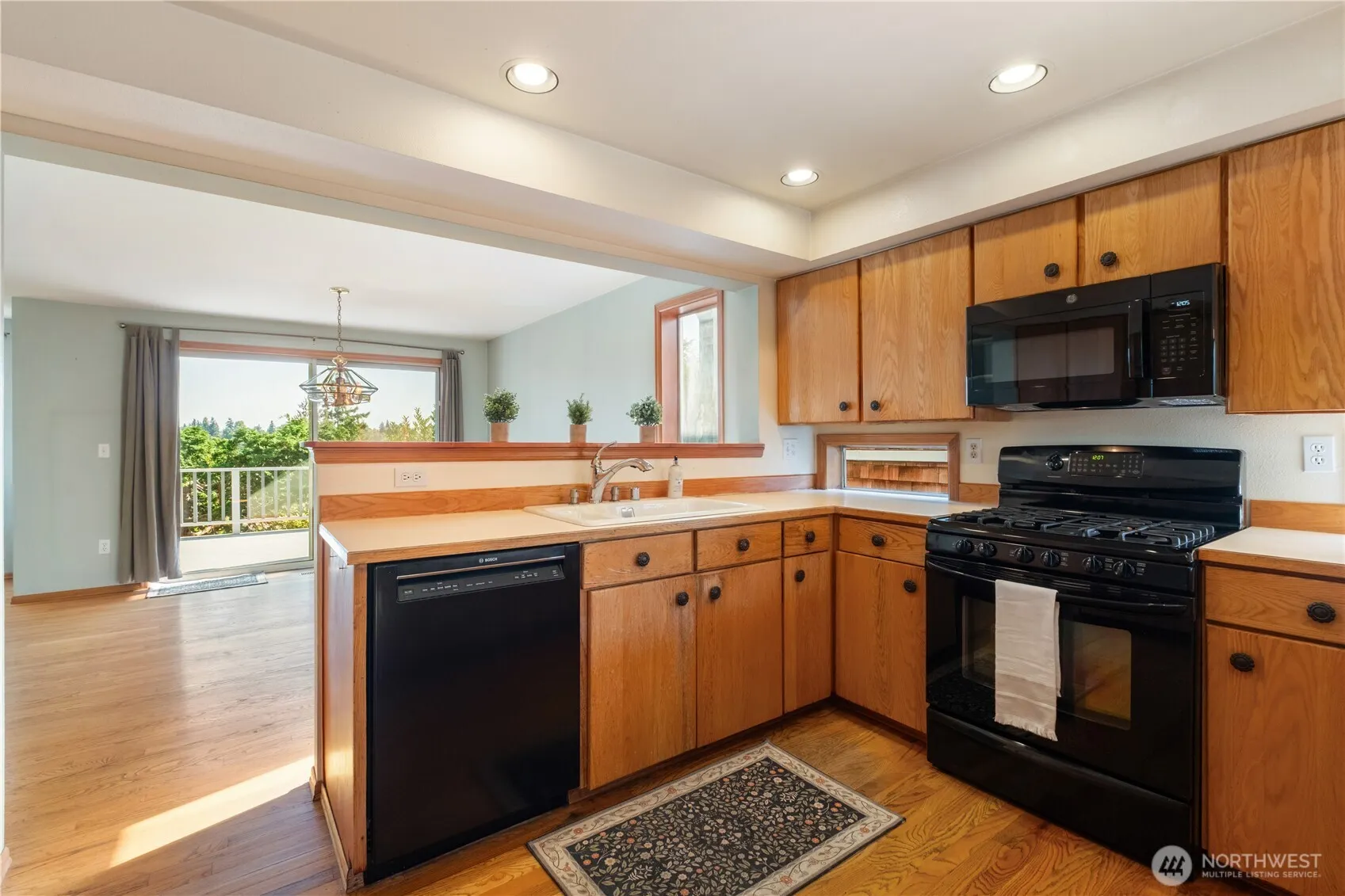 7044 18th Avenue NE, Seattle, WA 98115
