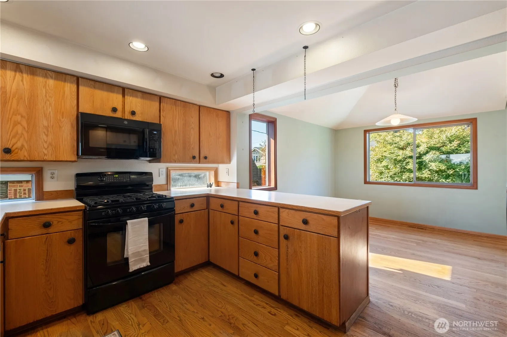 7044 18th Avenue NE, Seattle, WA 98115