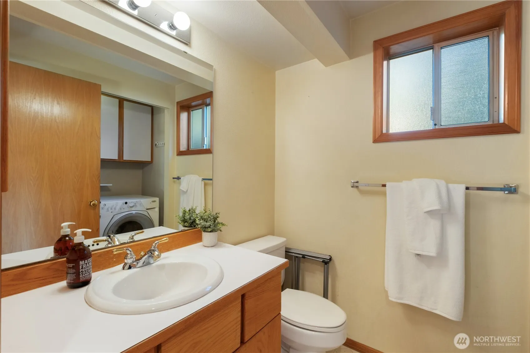 7044 18th Avenue NE, Seattle, WA 98115