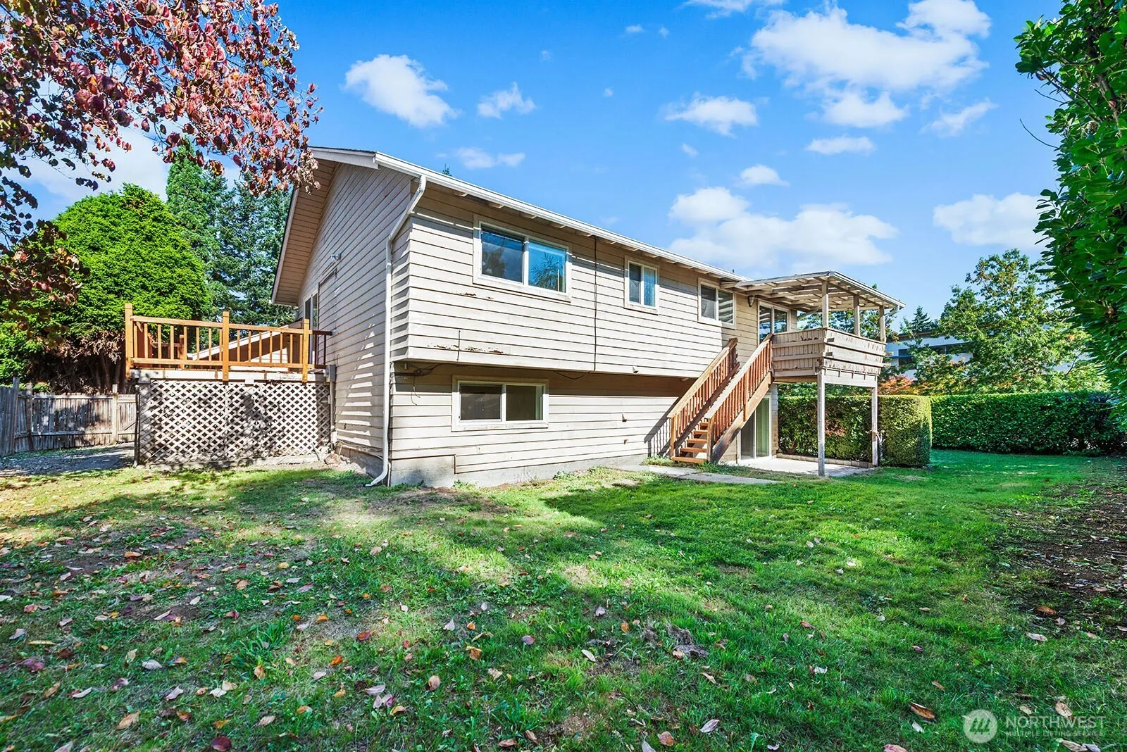 14221 SE 10th Place , Bellevue, WA 98007-5416