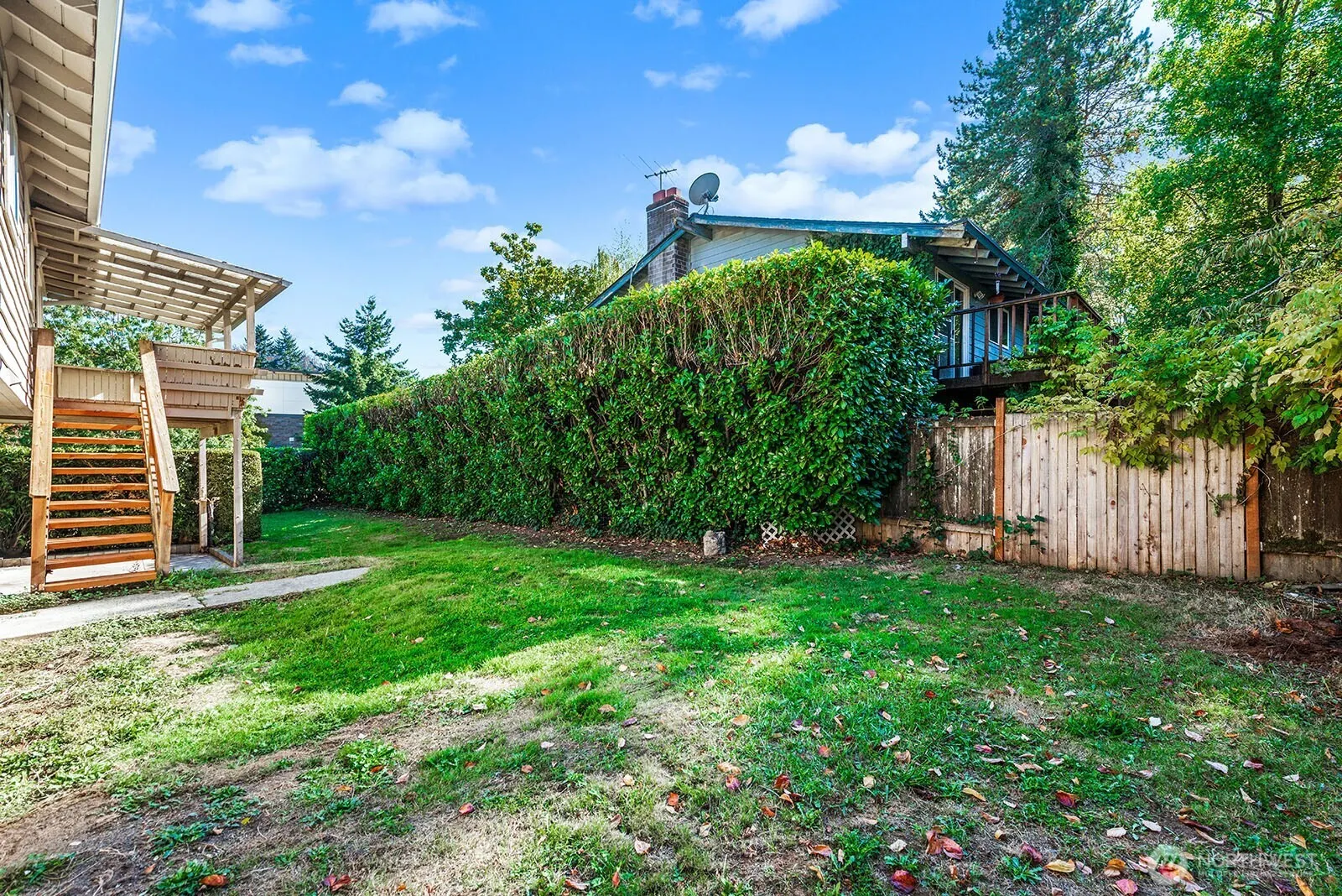 14221 SE 10th Place , Bellevue, WA 98007-5416