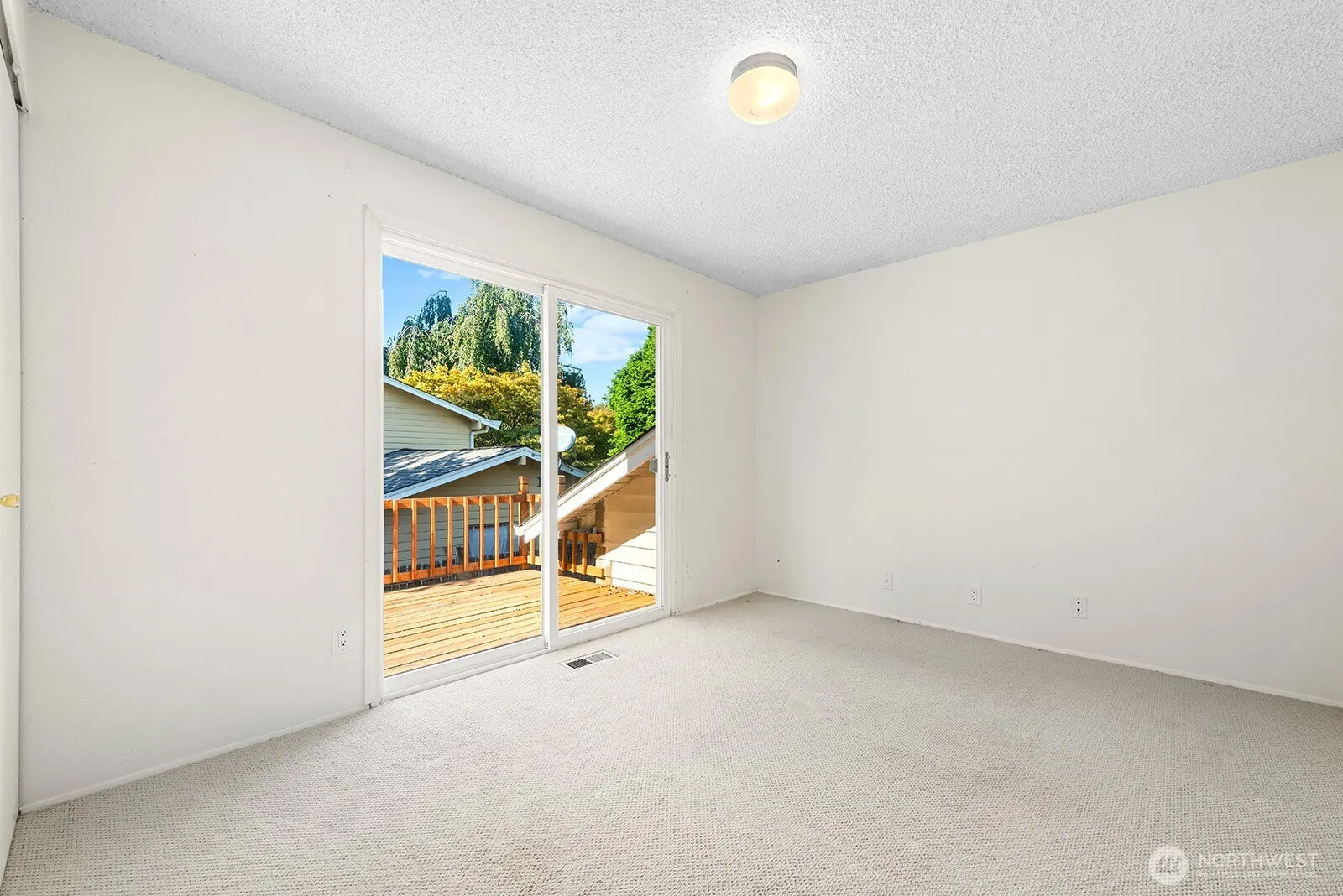 14221 SE 10th Place , Bellevue, WA 98007-5416