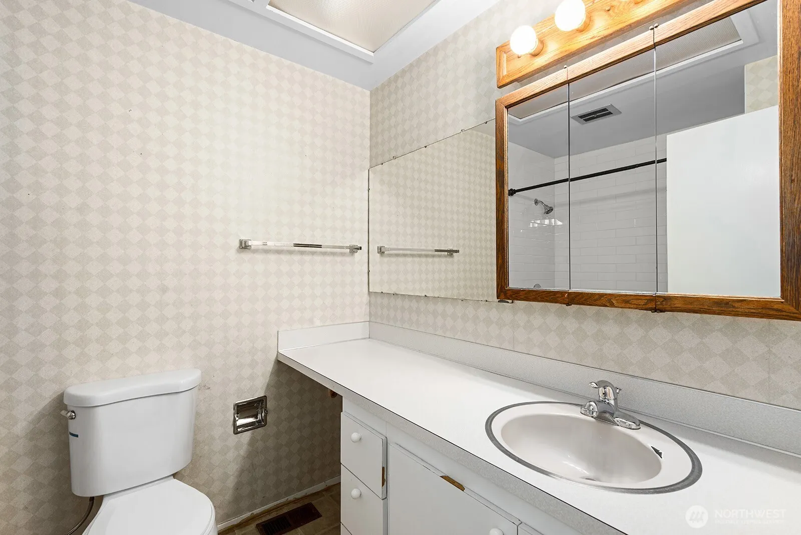 14221 SE 10th Place , Bellevue, WA 98007-5416