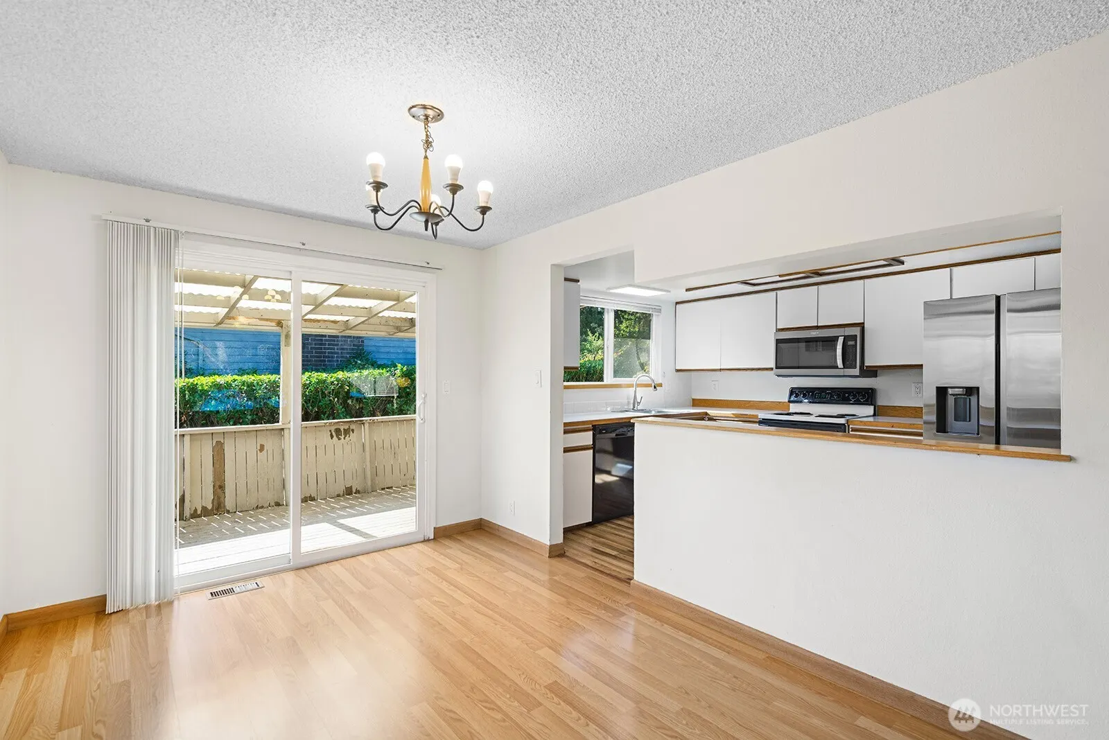14221 SE 10th Place , Bellevue, WA 98007-5416
