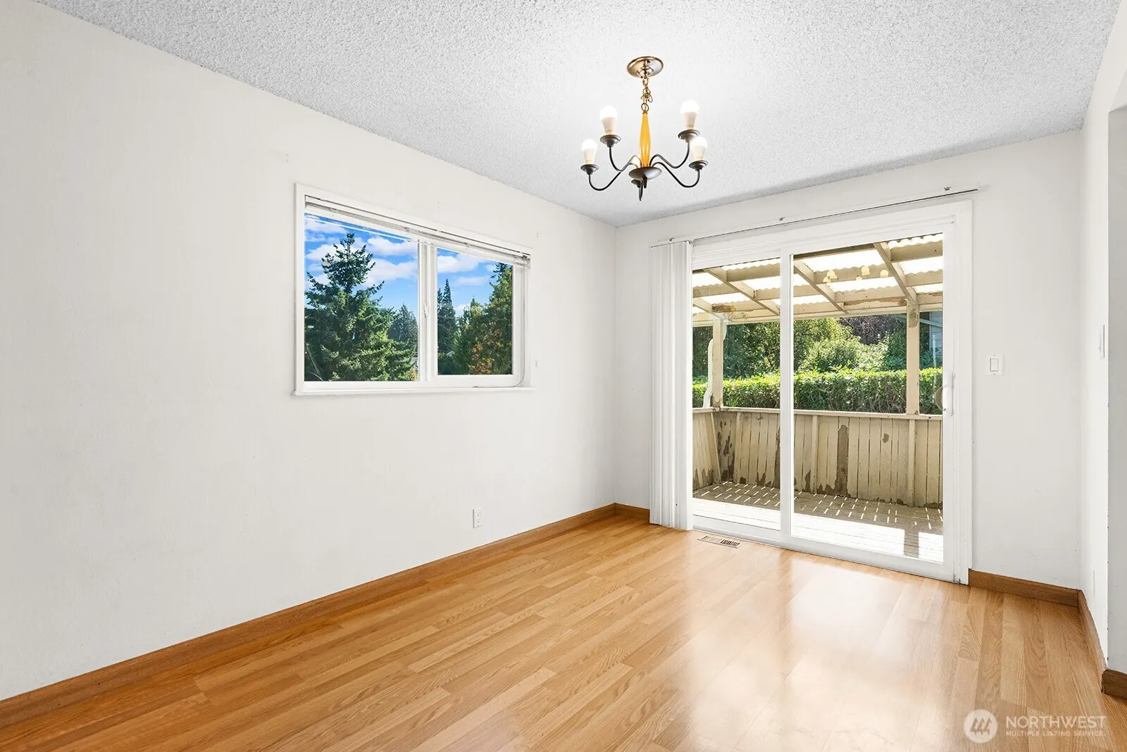14221 SE 10th Place , Bellevue, WA 98007-5416