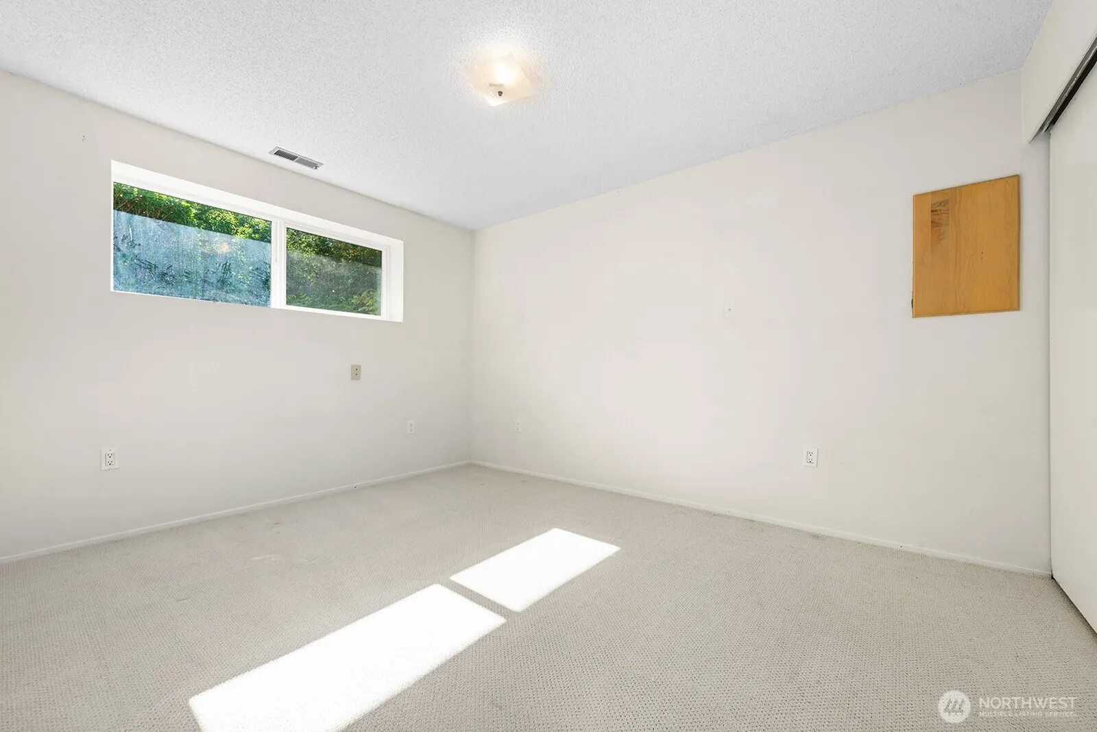 14221 SE 10th Place , Bellevue, WA 98007-5416